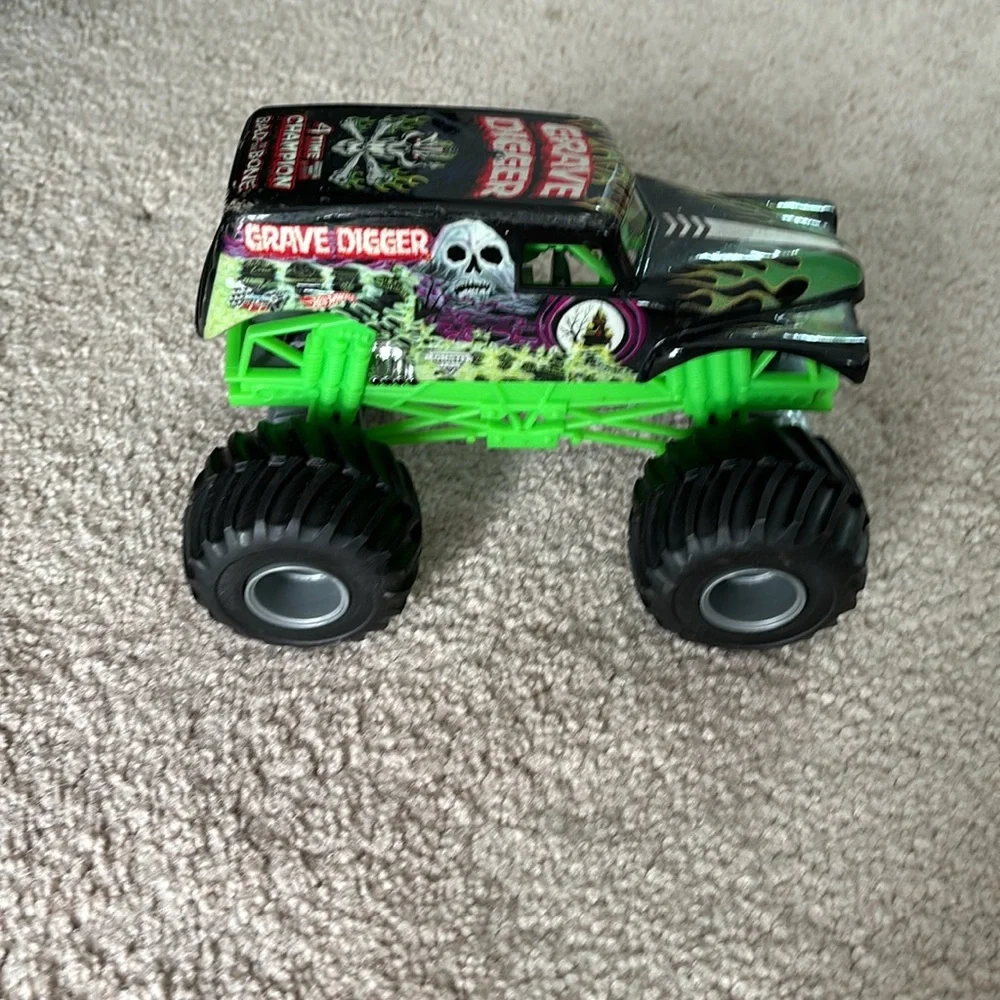 Monster Jam Grave Digger Truck
